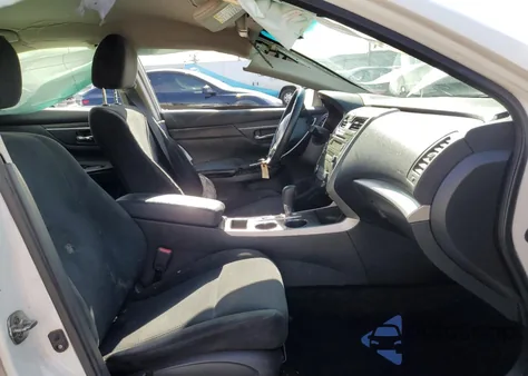 2015 Nissan Altima 2.5 из США, поврежденный, VIN 1N4AL3AP8FN921344